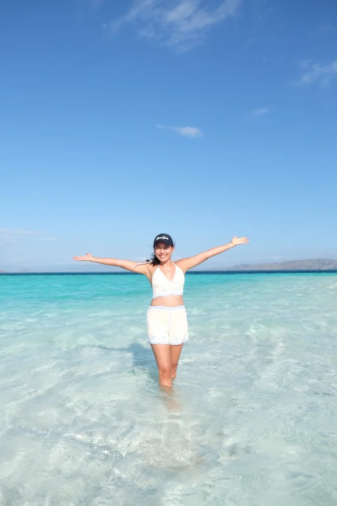A traveler celebrating the beauty of the Flores Sea